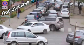 У больничного городка в Ярославле возник масштабный парковочный коллапс