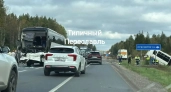 Автобус вылетел в кювет после жесткого столкновения на трассе в Ярославской области