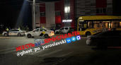 В Ярославле легковушка с неадекватным водителем протаранила автобус №90