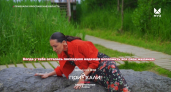 Звезда тревел-шоу Вита Чиковани попросила у ярославского камня много денег и отпуск с подругой