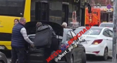 Ярославцы пожаловались на автохамов на такси у вокзала Ярославль-Главный