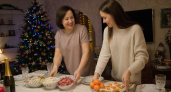 Мандарины россыпью и конфеты в хрустале - в прошлом: как сервировать стол в год Красной Козы без советского флёра