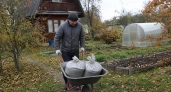 Не рулоны утеплителя, а два мешка сырья: дом держит жар, словно русская печь в холода