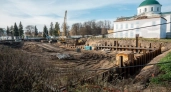 На Стрелке в Ярославле рядом с зоной ЮНЕСКО началась стройка бутик-отеля
