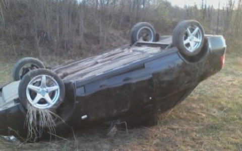 ДТП в Ярославской области: перевернулась "Лада"