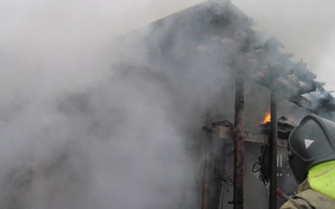 Очередной пожар в Ярославской области: сгорел сарай с сеном