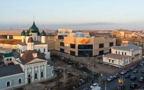 Ярославское кафе заплатит штраф за рекламу пива на зонтиках