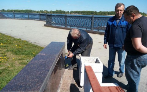 В Ярославле на Волжской набережной ведется восстановление плитки