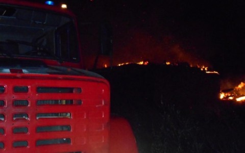 В Ярославской области за сутки сгорела дача и машина