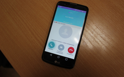 В Ярославле девушка во время застолья едва не лишилась телефона