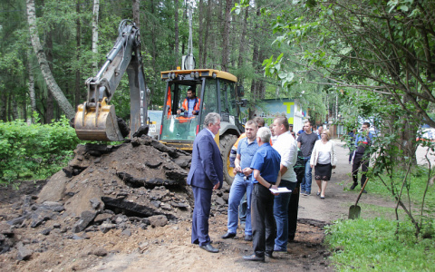 WI-FI- лавочки и новая стела:  когда завершится ремонт в парке Нефтяник в Ярославле