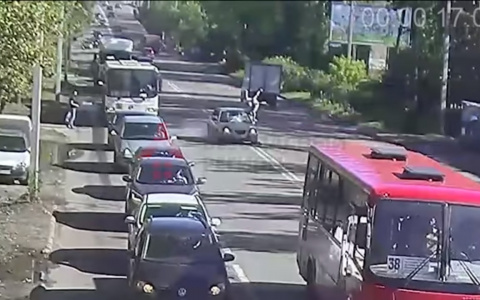 Видео ДТП в Ярославле с двойным сальто: автоподстава или трагедия