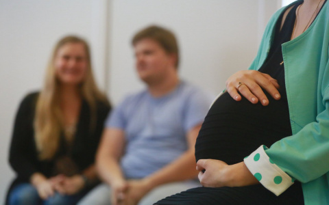 Ярославец пожаловался на соседей, которые будят его беременную жену