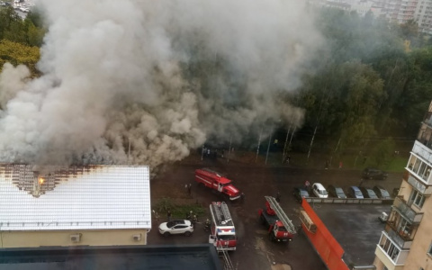 Пожар и столб дыма в Брагино: ярославцы задыхаются в пробке