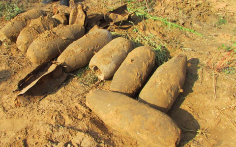В Ярославле рабочие нашли 12 метровых бомб: фото