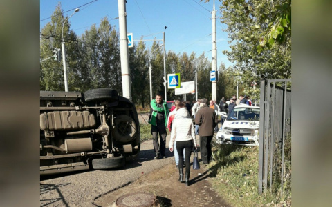 Гаишник попал в реанимацию после аварии в Рыбинске: фото с места