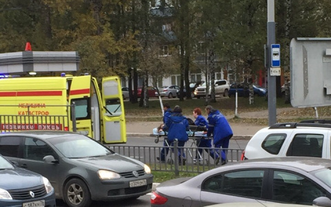 Лежала на дороге полчаса: в Ярославле иномарка сбила 18-летнюю девушку