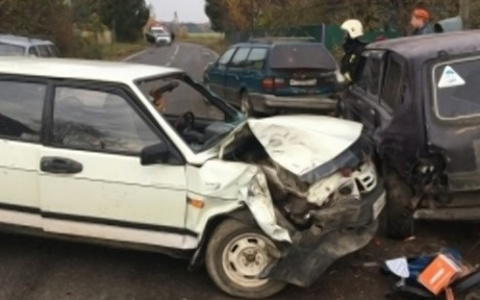 Пьян и без прав: три автомобиля столкнулись под Ярославлем