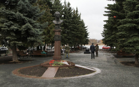 Крутится и воду льет: необычный фонтан появился в Рыбинске
