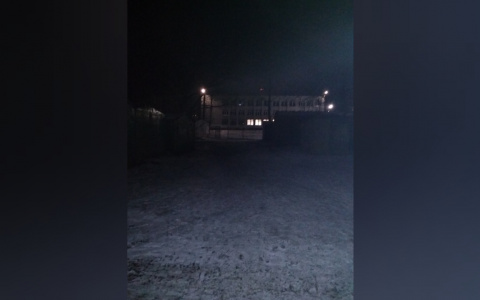В школу на ощупь: родители жалуются на освещение в Брагино