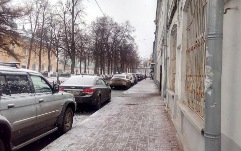 Ловят на парковках у ТЦ: приставы искали должников в Ярославле