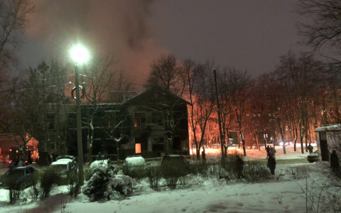 Жгут дома намеренно: пожар испортил Новый год ярославцам. Видео