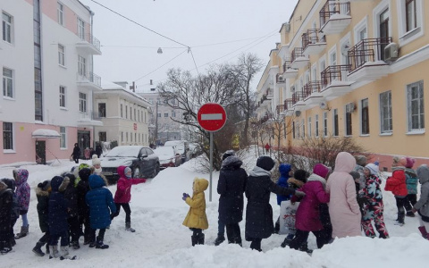Массовые эвакуации в городах России: онлайн-трансляция из Ярославля