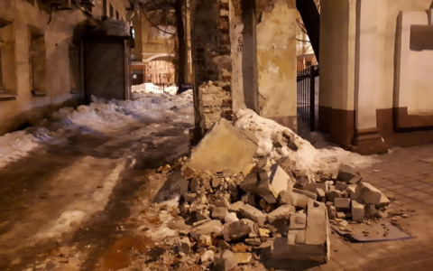 Опасное ЧП в центре Ярославля: рухнула старинная арка