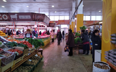Их теснят гипермаркеты: что рассказали о закрытии рынка Заволгой