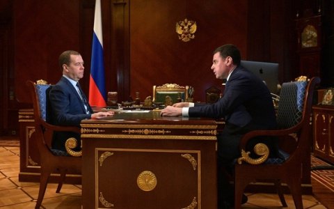 "Зарплата выросла": губернатор рассказал о доходах ярославцев Медведеву