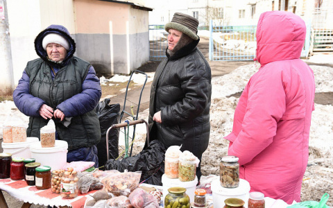 Мини-рынок с трусами и солеными огурцами разогнали в Брагино