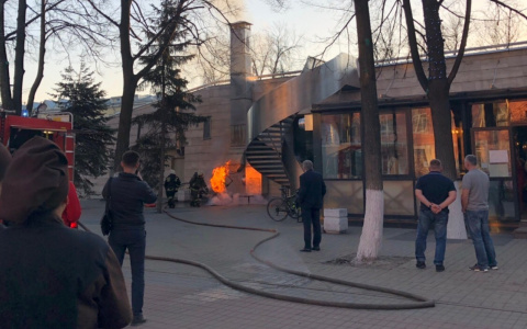 "Полыхало у нас на глазах": подробности пожара в известном ярославском ресторане