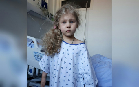 "Я плачу, когда она закатывает глаза": в Ярославле малышка перенесла инсульт
