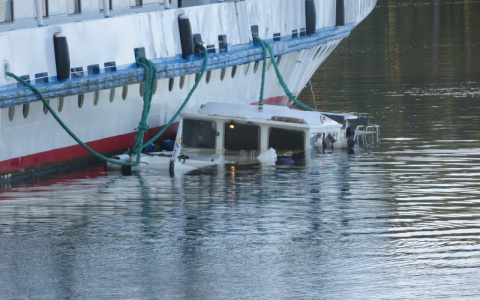 "Мазут поплыл вниз по течению": яхта затонула после столкновения с теплоходом на Волге