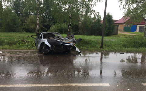 Иномарка загорелась от удара: четыре человека пострадали в ДТП под Ярославлем