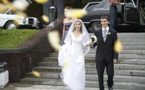 Невесты августа, рыдайте: синоптики открыли сезон грязных свадебных платьев