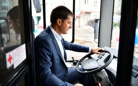 Волков прокатился по Ярославлю на новых автобусах: кадры
