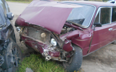 Машины разворотило от удара: в аварии под Ярославлем пострадали три человека