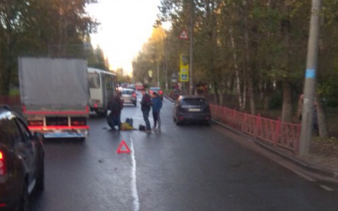 «Продукты раскатились по дороге»: женщину сбили в ДТП в Ярославле