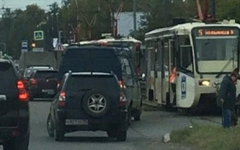 Забыл по сторонам посмотреть: подробности серьезного ДТП с трамваем в Ярославле