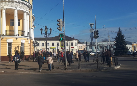 "Мы - последняя инстанция": мэр объяснил ярославцам, что будет на площади Волкова