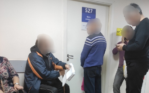 "Я вас палкой щас ударю": пациенты подрались в очереди к неврологу в больнице Ярославля