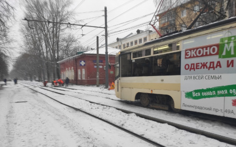 В утренний час пик намертво встали трамваи: ярославцы о ЧП