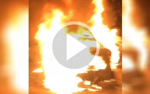 Водитель горел, а все проезжали: авария на трассе попала на камеры ярославцев