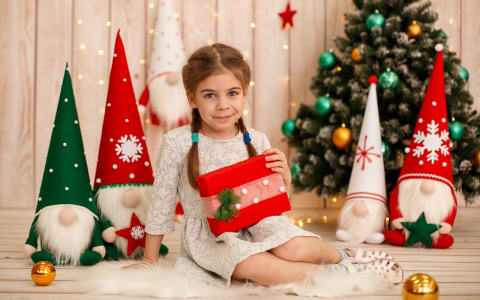 Будут рады краскам и карандашам: как стать Дедом Морозом для малышей из многодетных семей