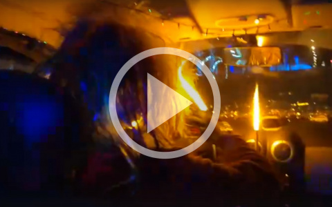 Огненные фаеры и агрессивная музыка: ярославский таксист шокировал девушек в Новый год