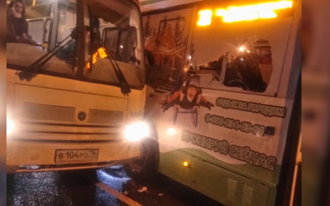 «Стекла попали в глаза и рот»: водитель с телефоном в руках утроил ДТП с автобусом в Ярославле