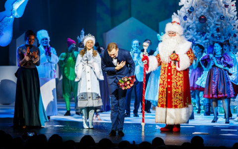 Под Рождество: актеры Волковского исполнили мечту инвалида из Данилова