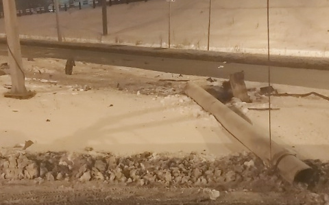 "Лежал на дороге, второго пытались вытащить": ярославцы рассказали о жуткой ночной аварии