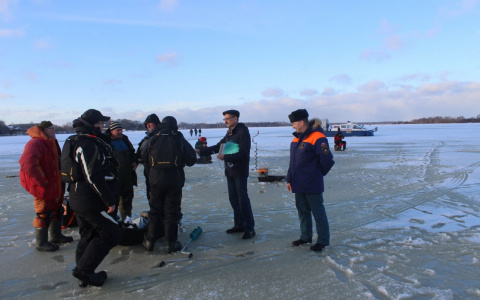 Спас и поехал на работу: ярославский врач вытащил из ледяной воды рыбака
